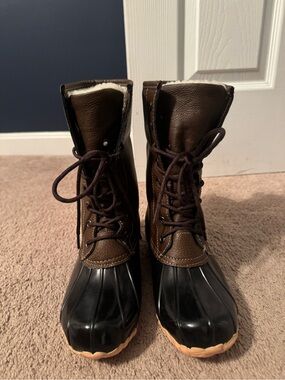 Eastland Women's Brown Leather Lace-Up Winter Duck Boots with Black Rubber Toe